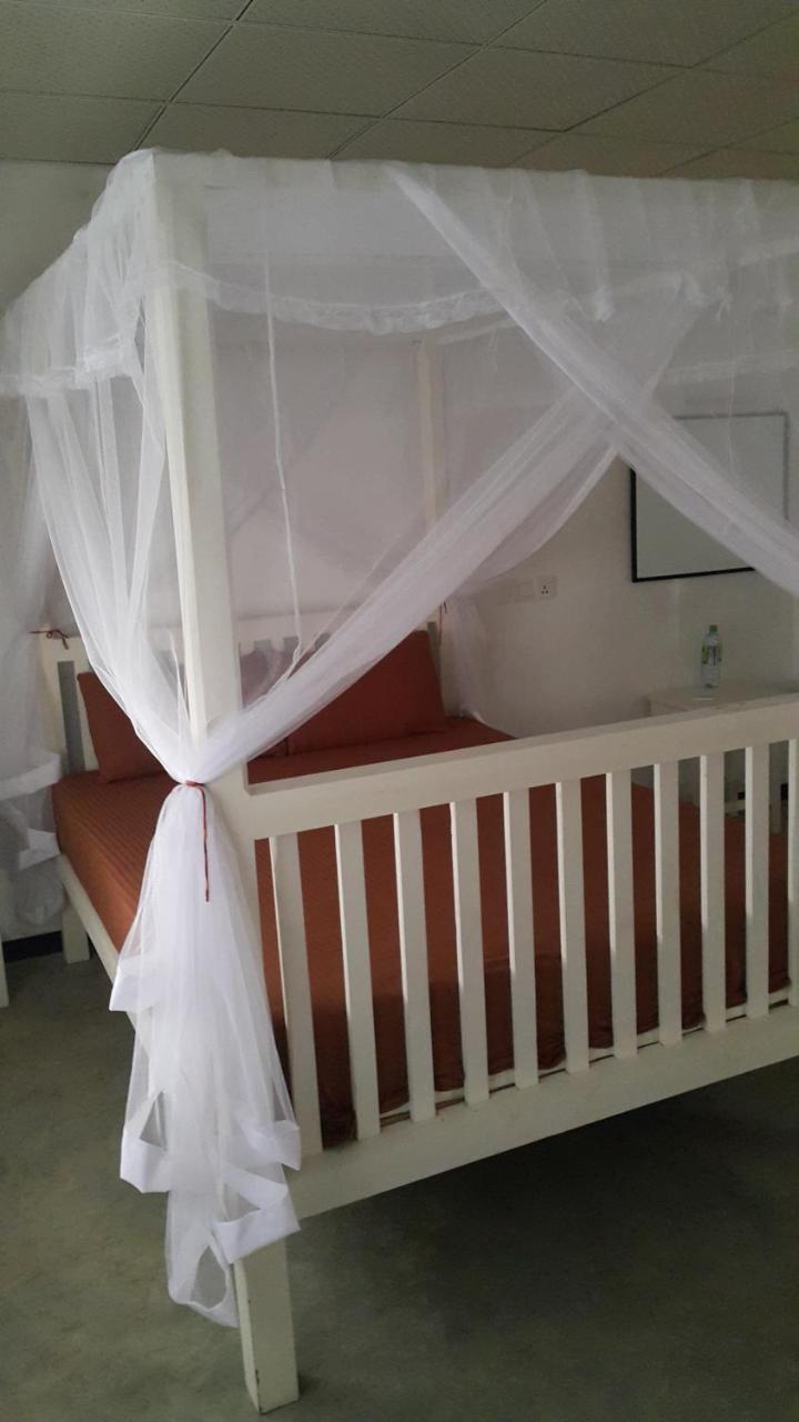 Green Almond Hotel Unawatuna Extérieur photo